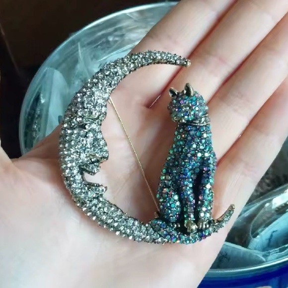 Blue Cat Moon Diamond Crystal Brooch - Picture 6 of 8